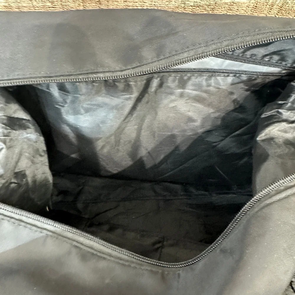 Herschel Supply Co Sutton Duffle Bag Black Weekender Carry On Travel Gym Bag